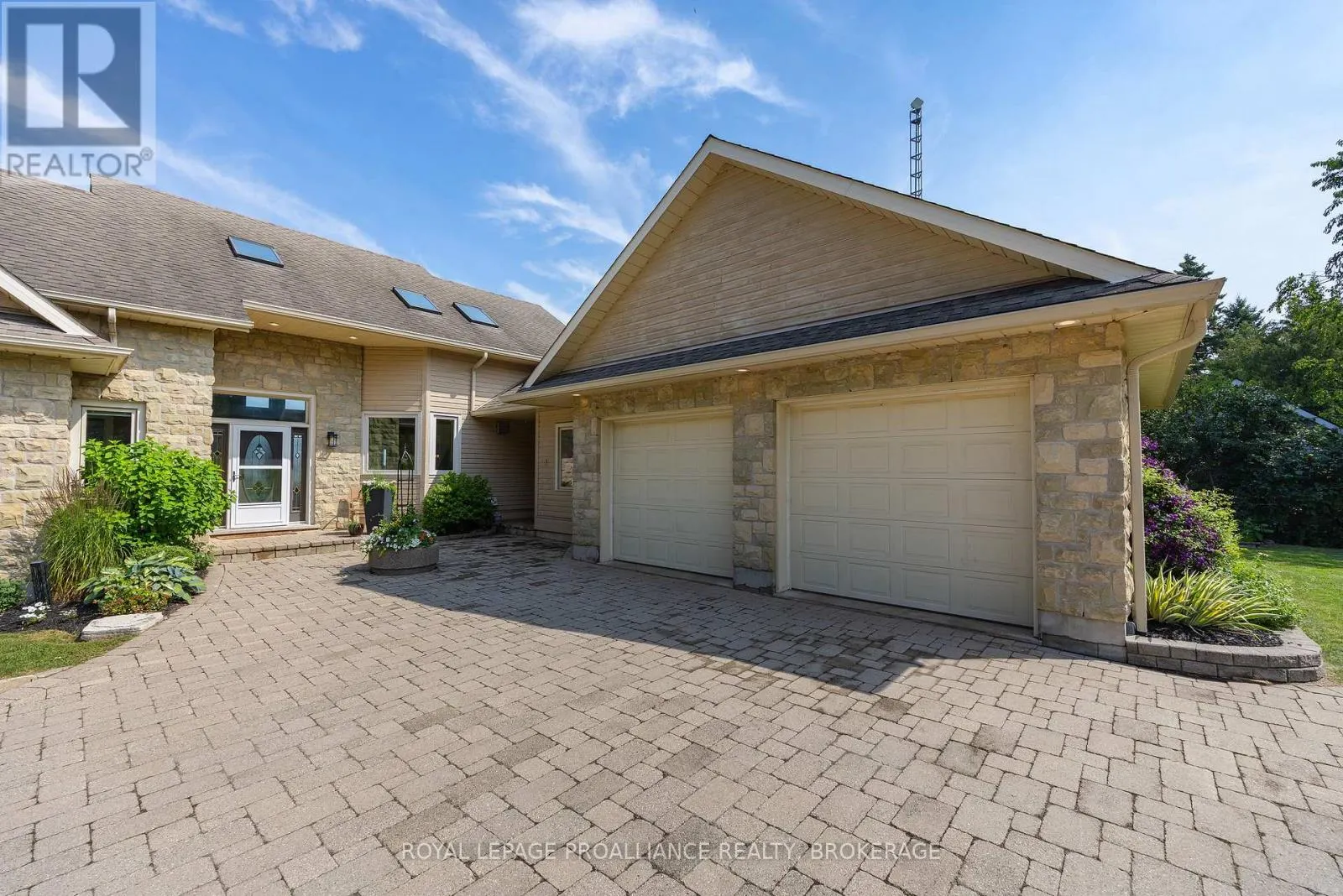 31 LEAVIS SHORES