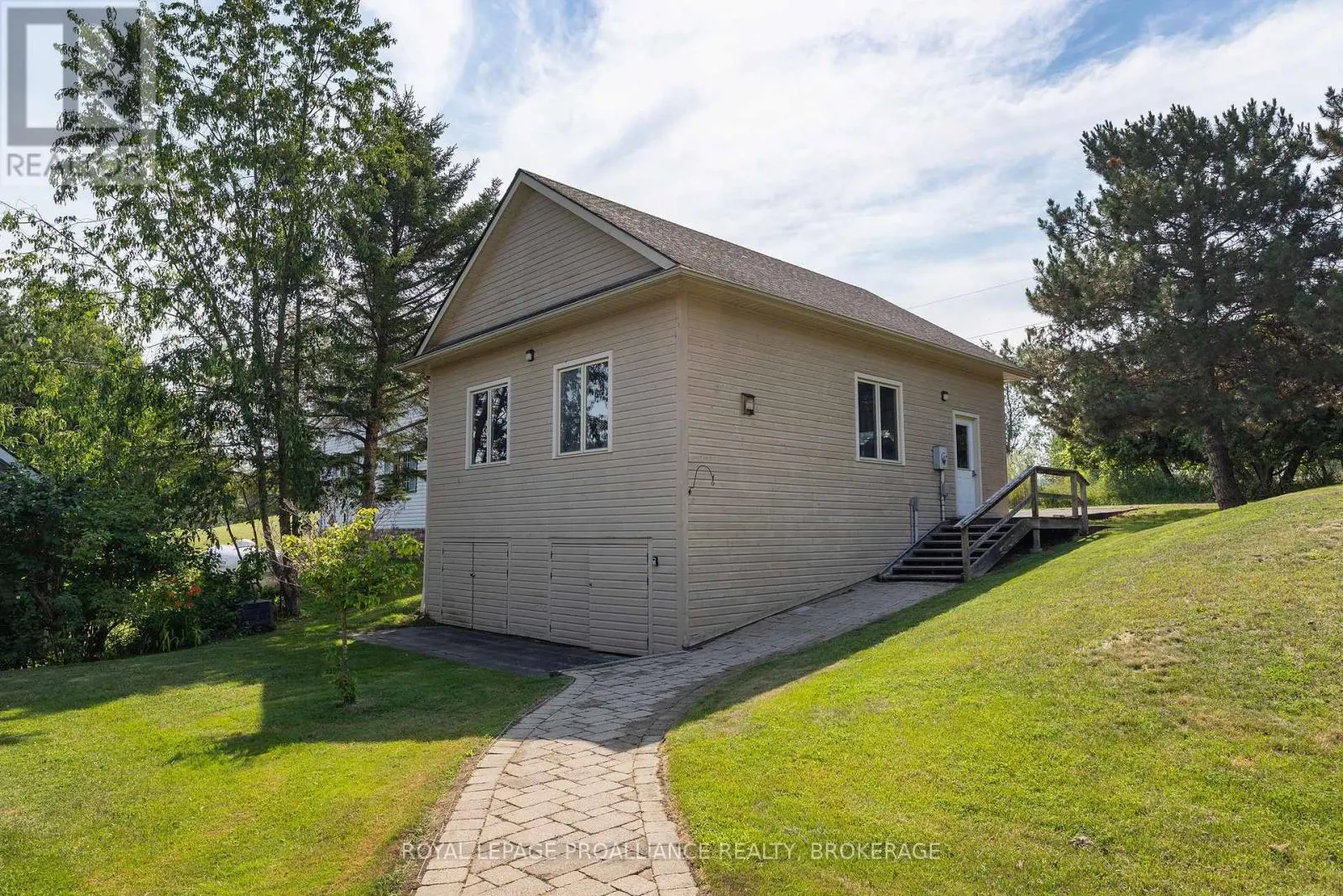 31 LEAVIS SHORES