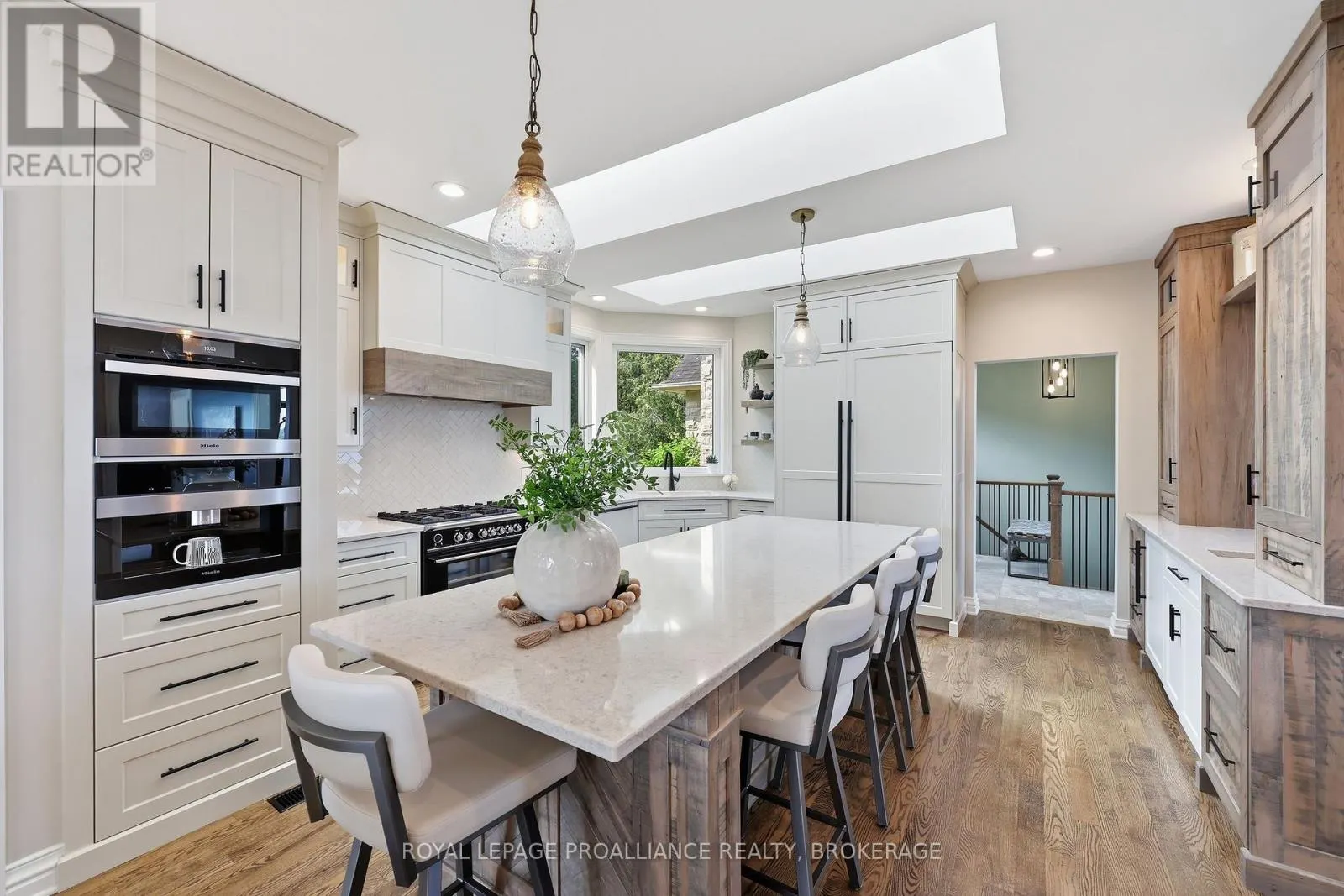 31 LEAVIS SHORES