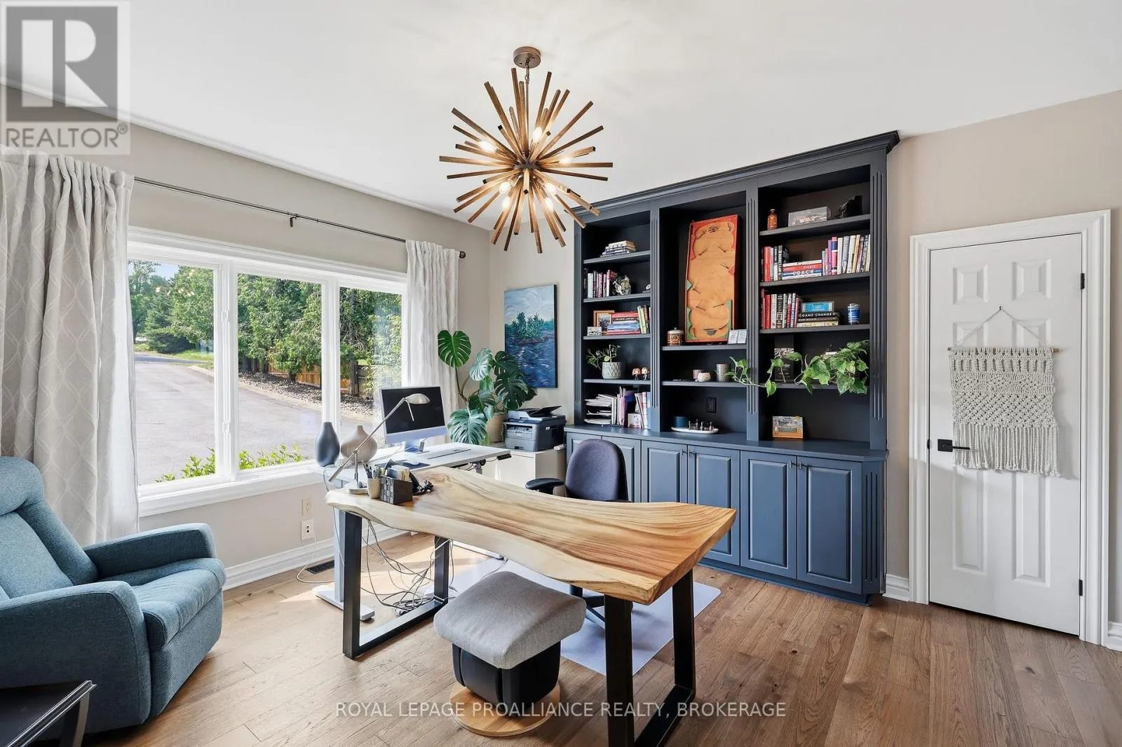 31 LEAVIS SHORES