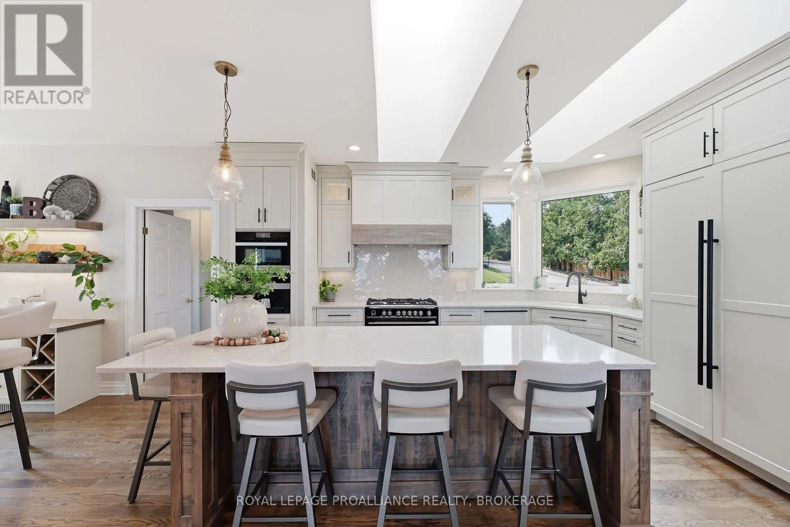 31 LEAVIS SHORES