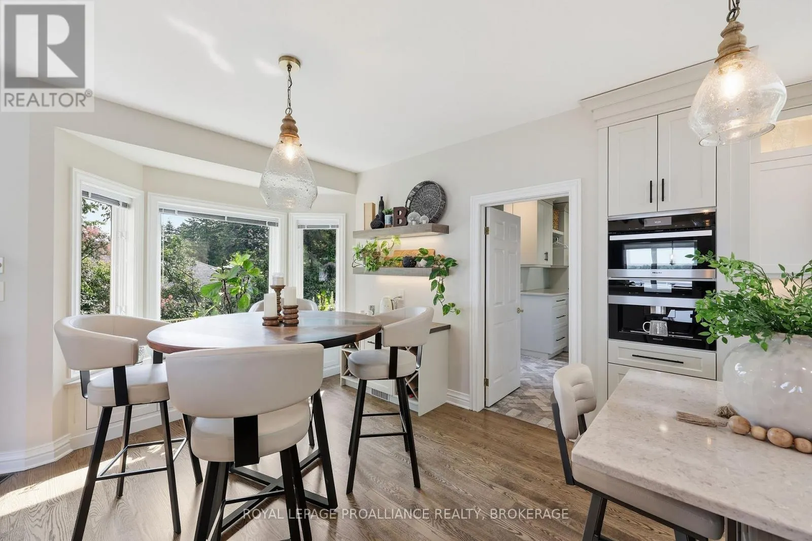 31 LEAVIS SHORES