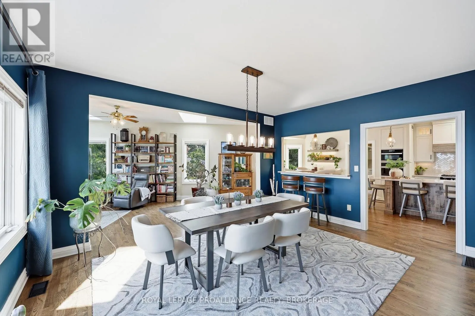 31 LEAVIS SHORES