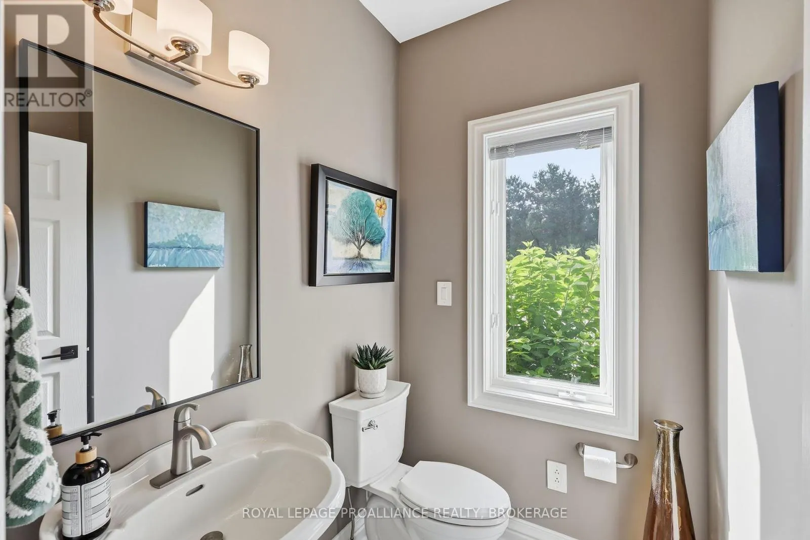 31 LEAVIS SHORES