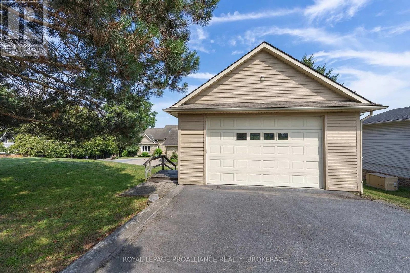 31 LEAVIS SHORES