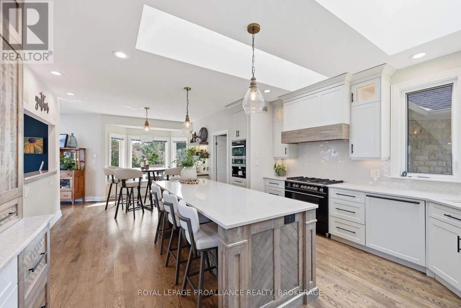 31 LEAVIS SHORES