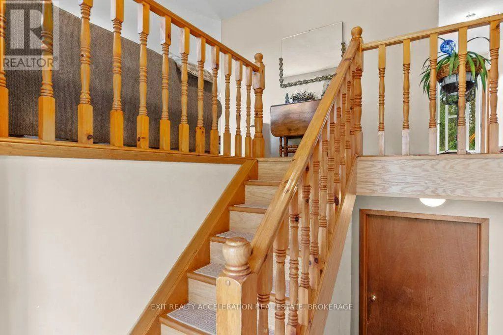 4524 COUNTY RD 1 E