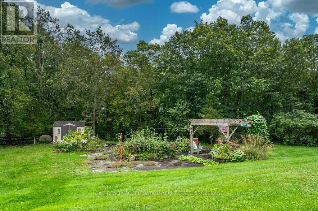 4524 COUNTY RD 1 E