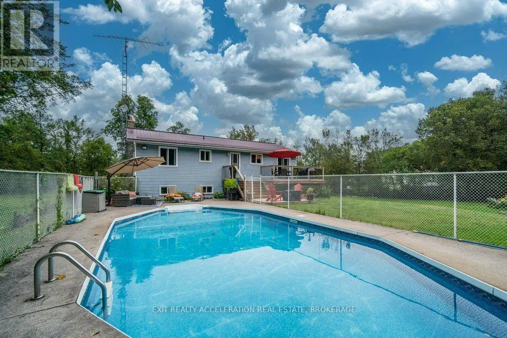 4524 COUNTY RD 1 E