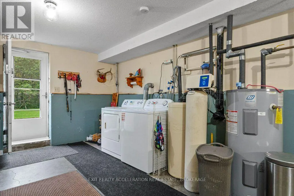 4524 COUNTY RD 1 E
