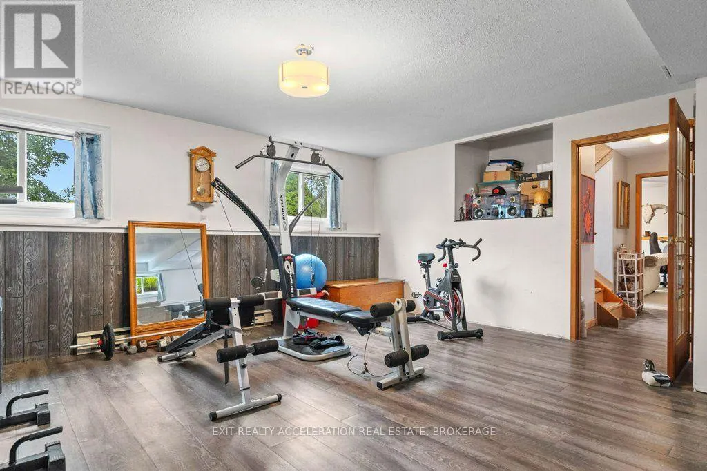 4524 COUNTY RD 1 E