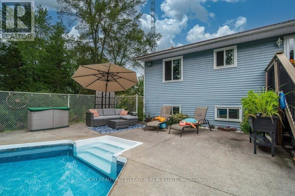 4524 COUNTY RD 1 E