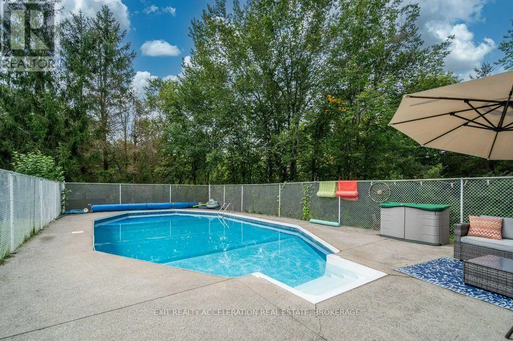 4524 COUNTY RD 1 E