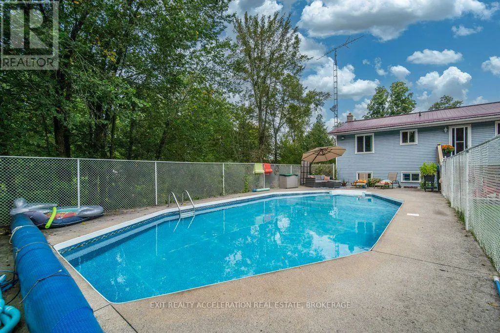 4524 COUNTY RD 1 E