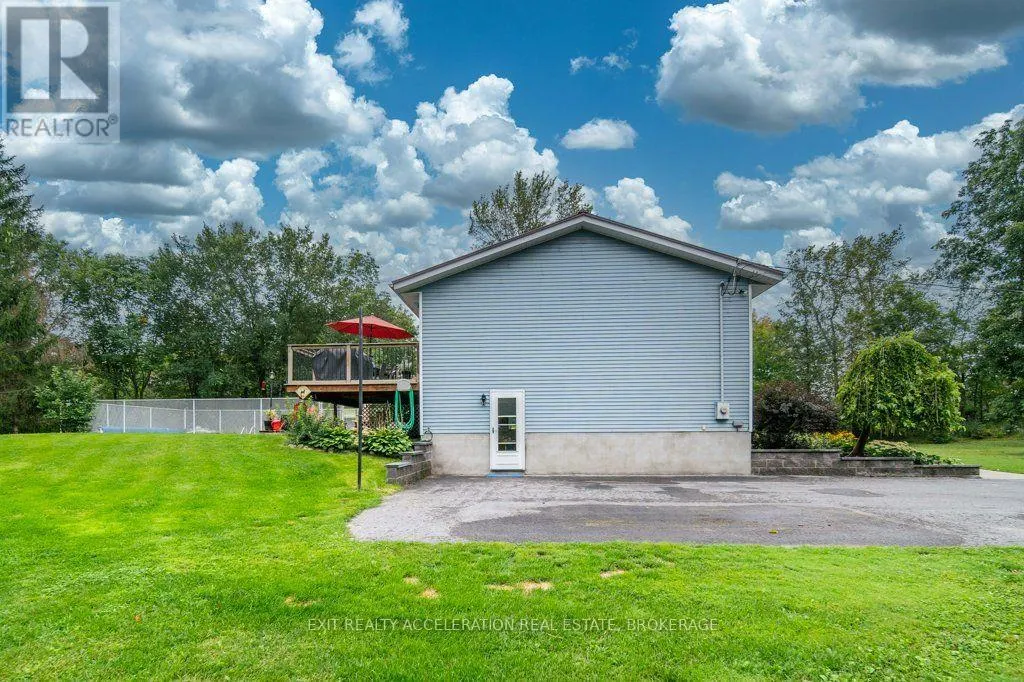 4524 COUNTY RD 1 E