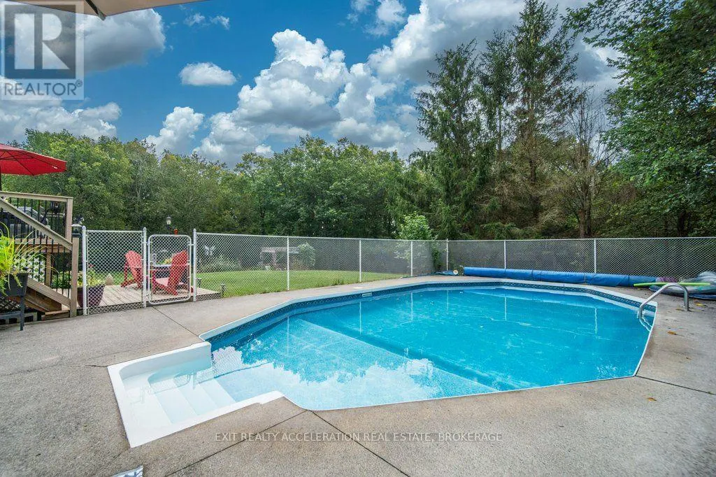 4524 COUNTY RD 1 E