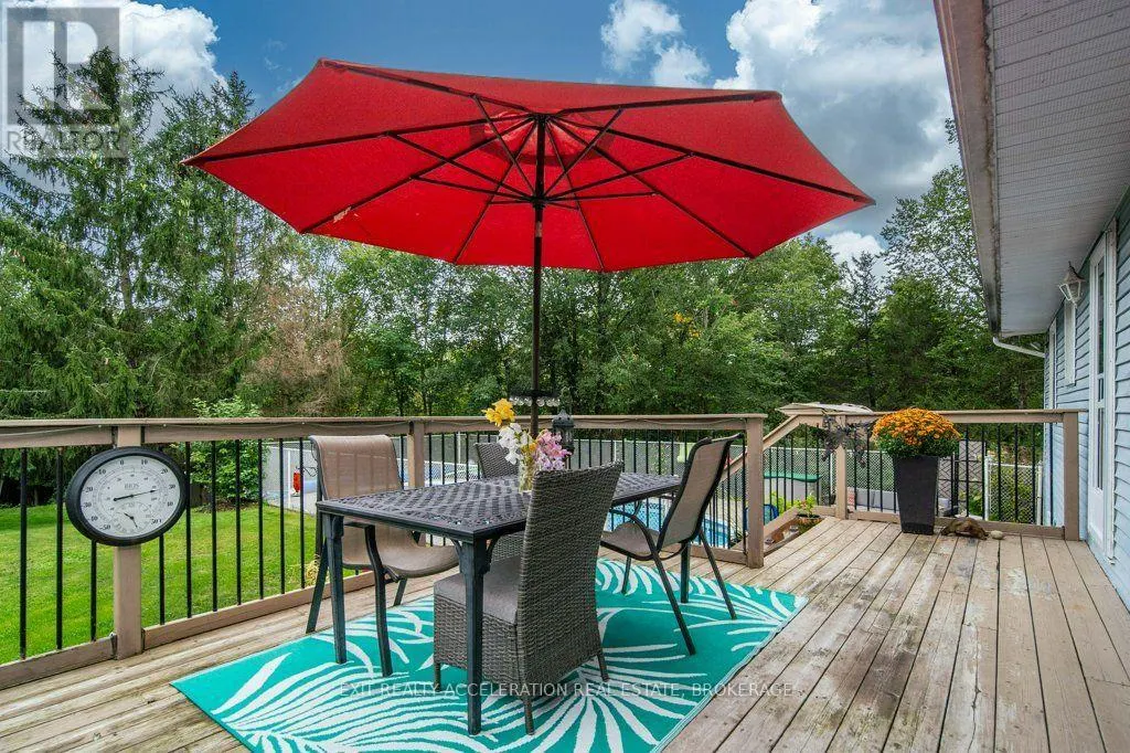 4524 COUNTY RD 1 E