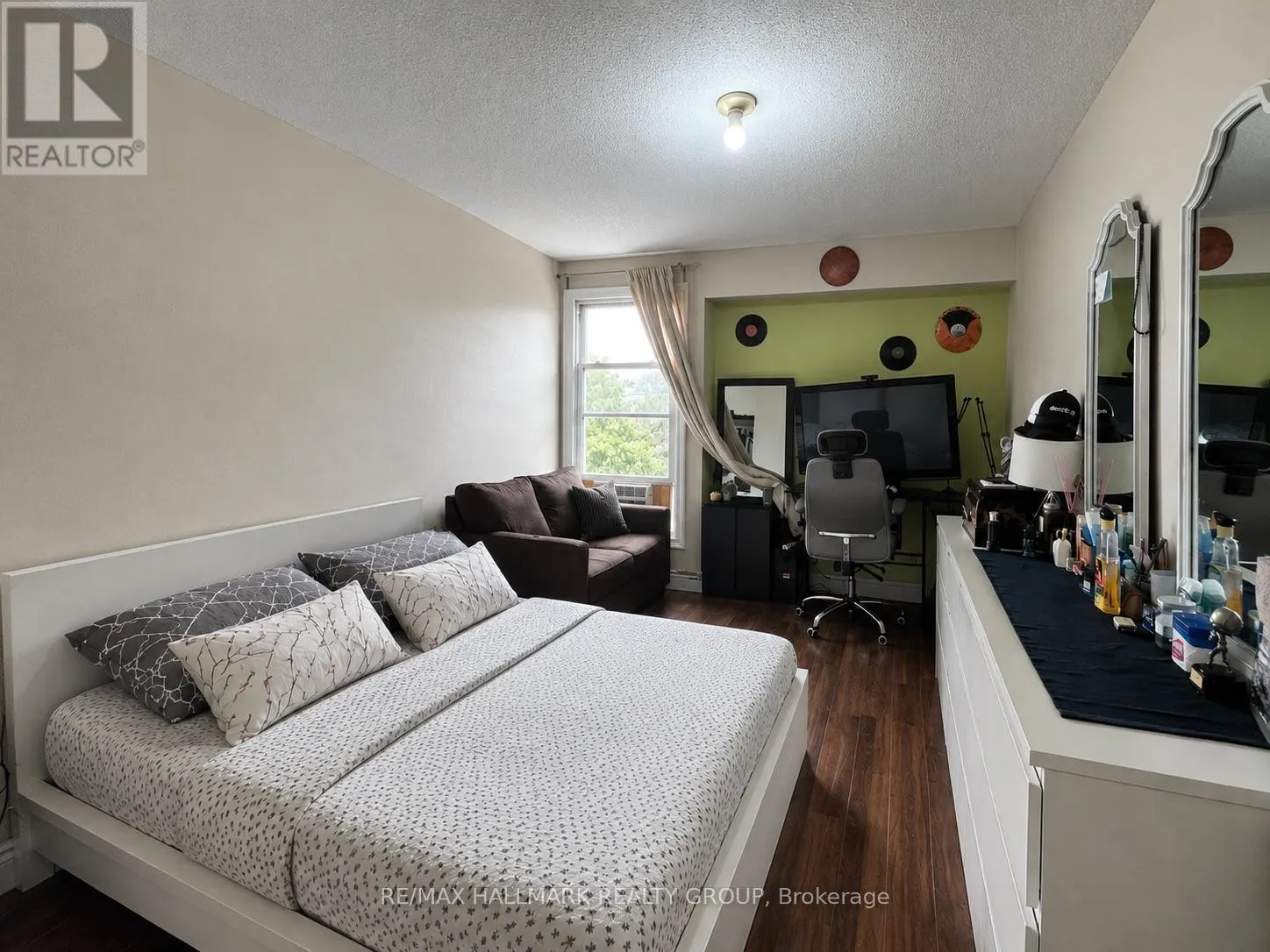 163 - 825 CAHILL DRIVE W