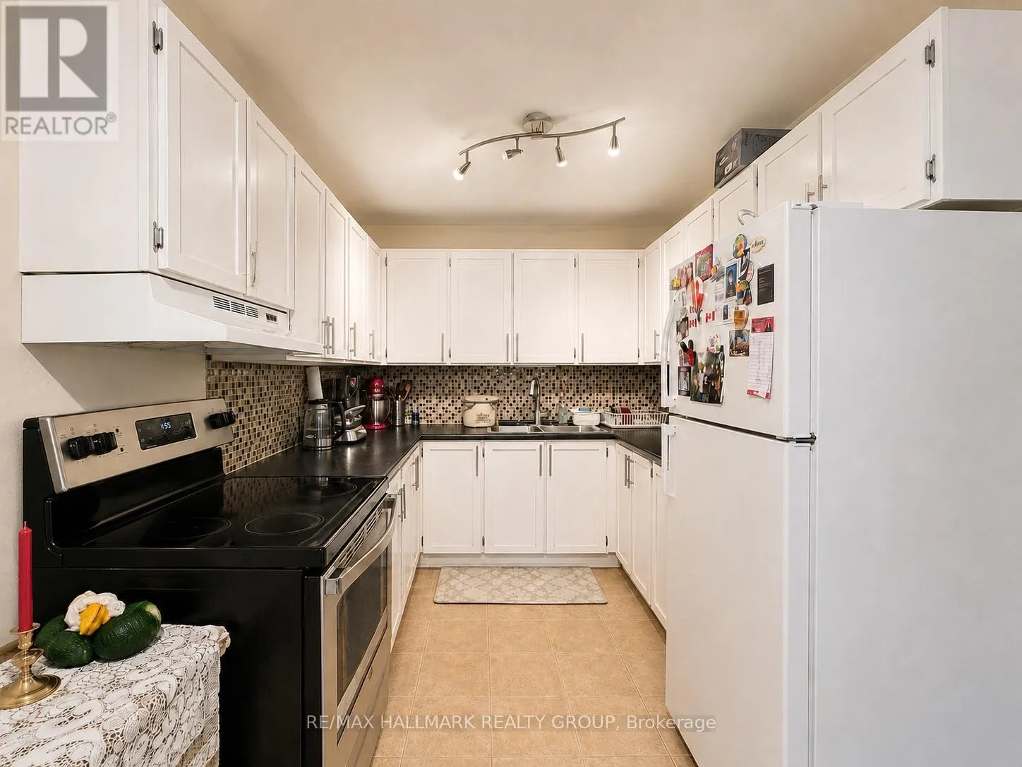 163 - 825 CAHILL DRIVE W