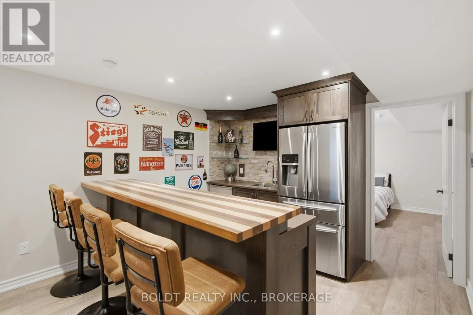 5 GOSSEN DRIVE
