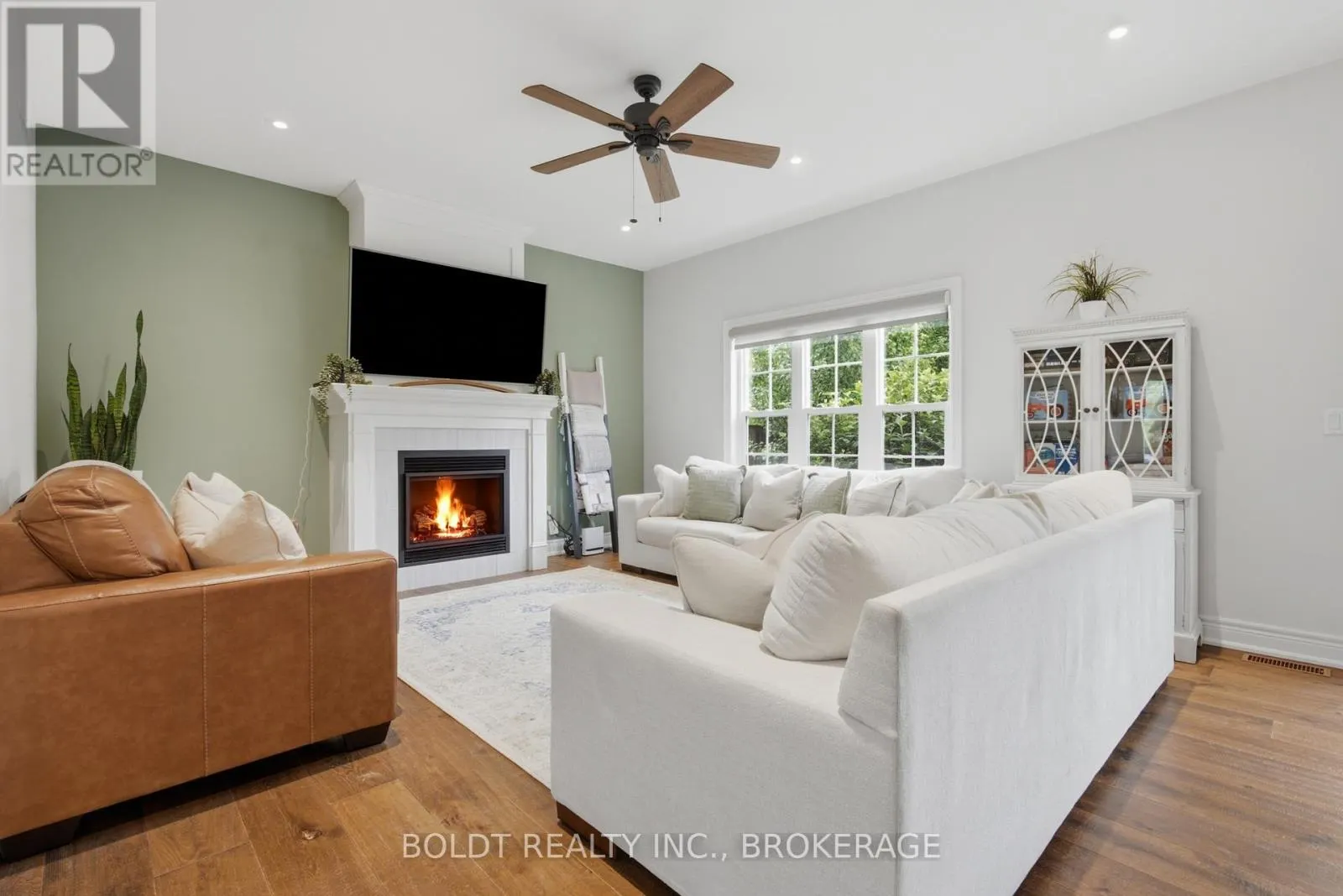 5 GOSSEN DRIVE