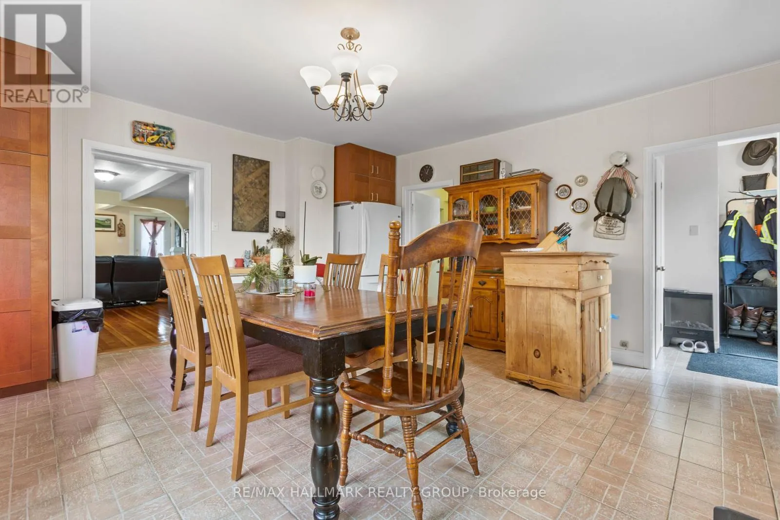 1127 LABROSSE ROAD E