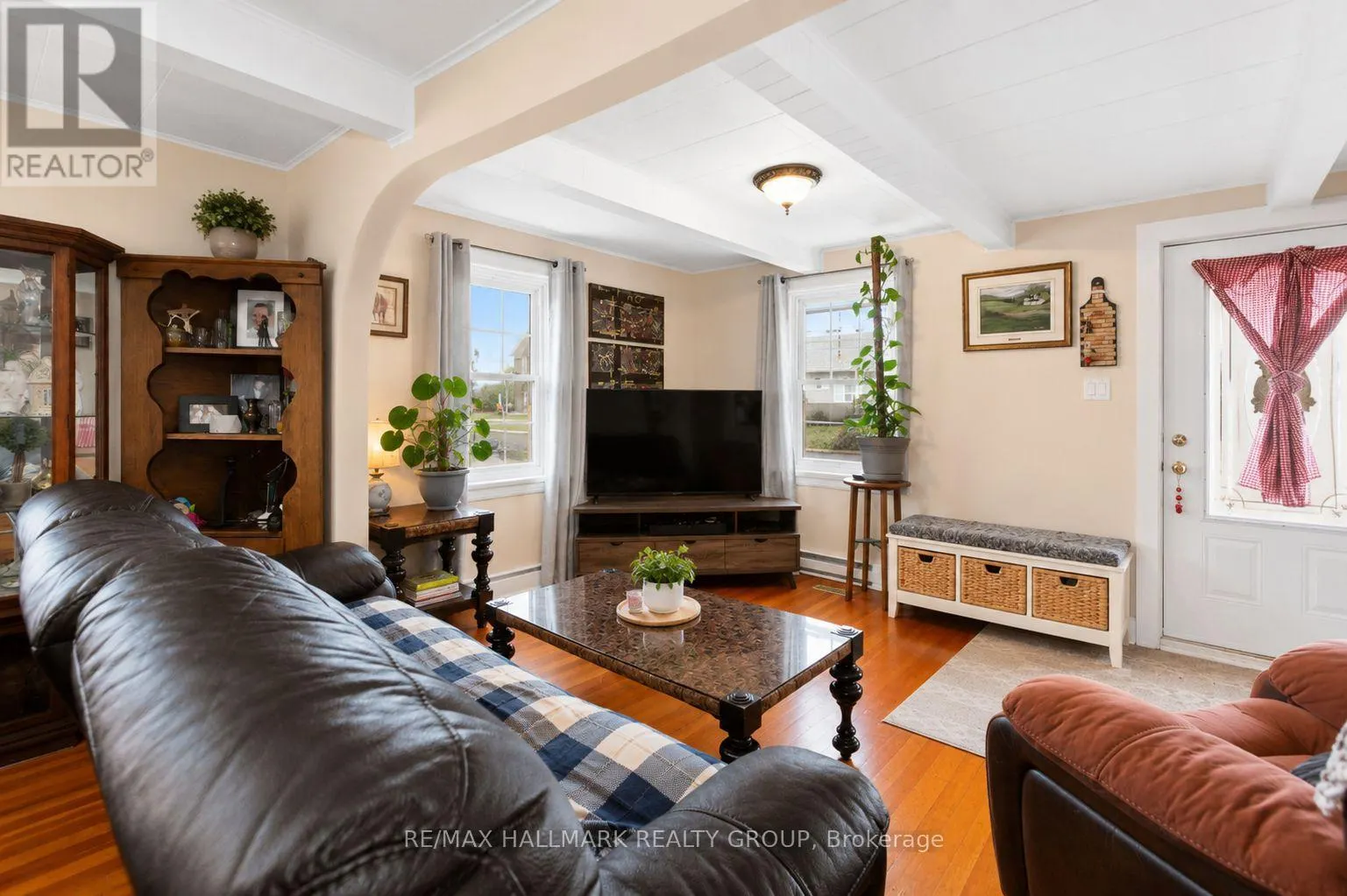 1127 LABROSSE ROAD E