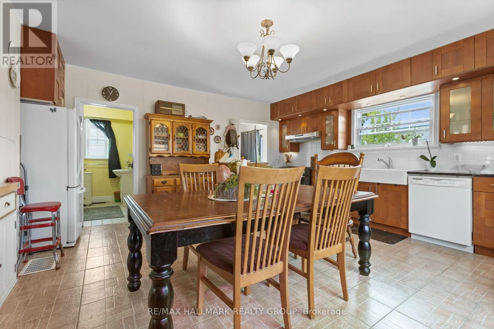 1127 LABROSSE ROAD E