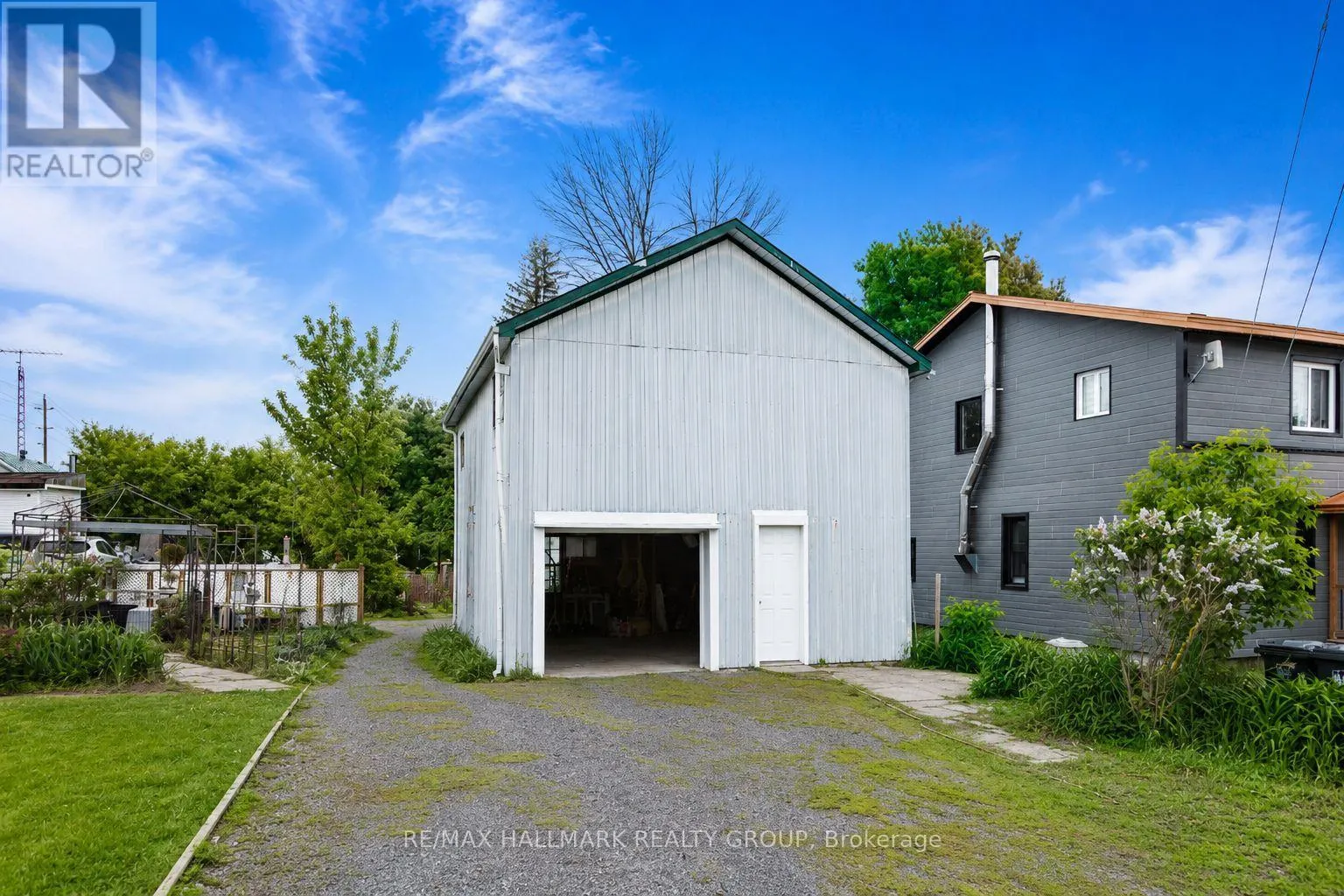 1127 LABROSSE ROAD E