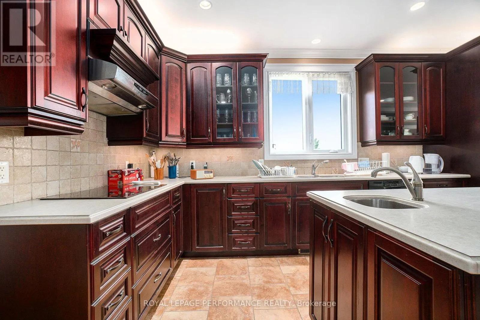 3285 BROADWAY AVENUE
