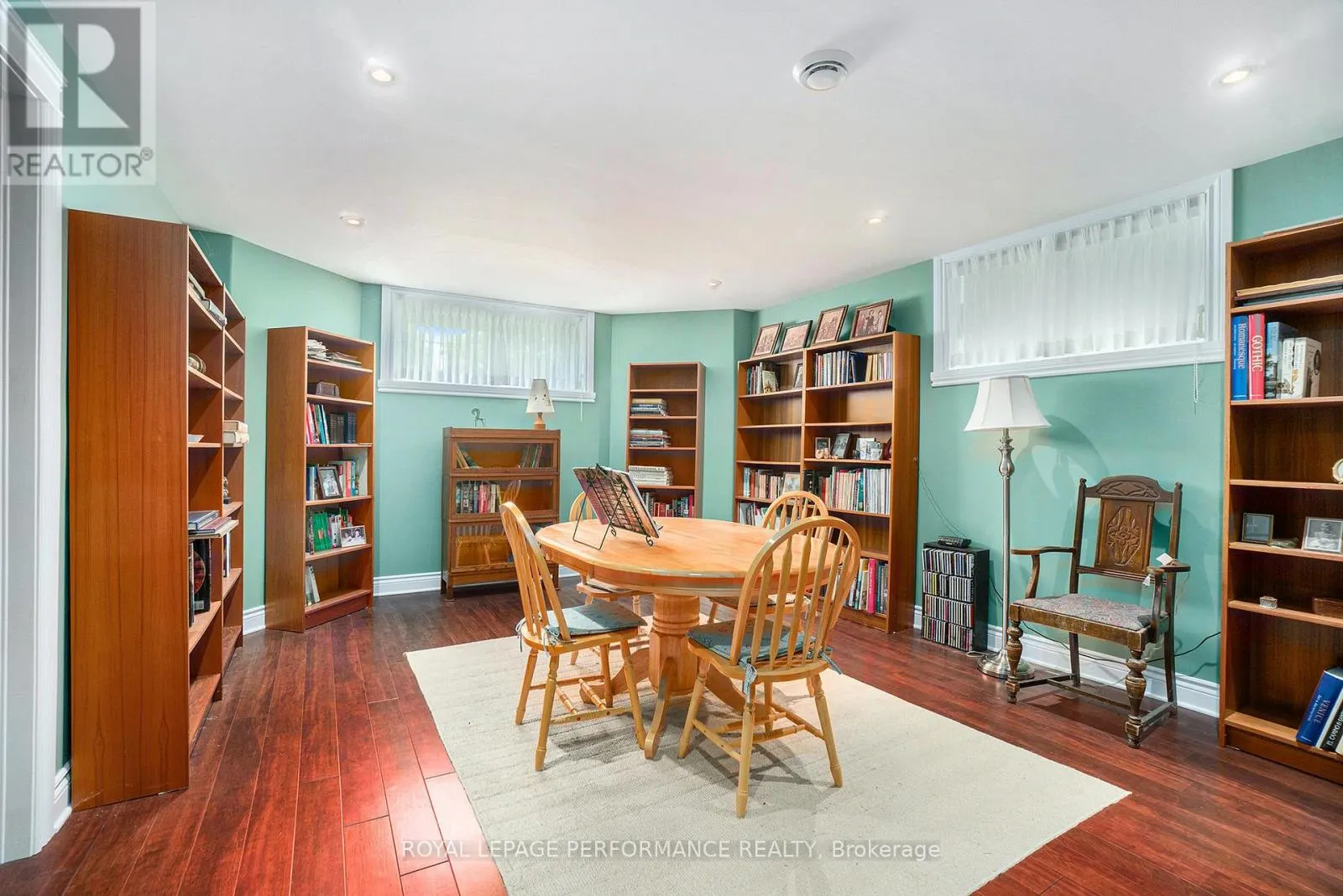 3285 BROADWAY AVENUE