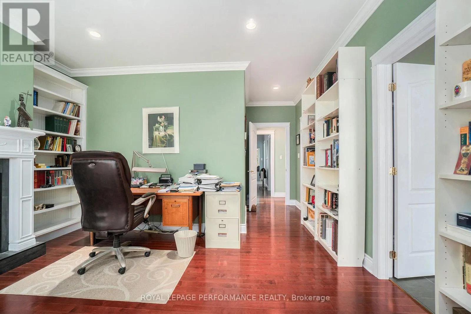 3285 BROADWAY AVENUE