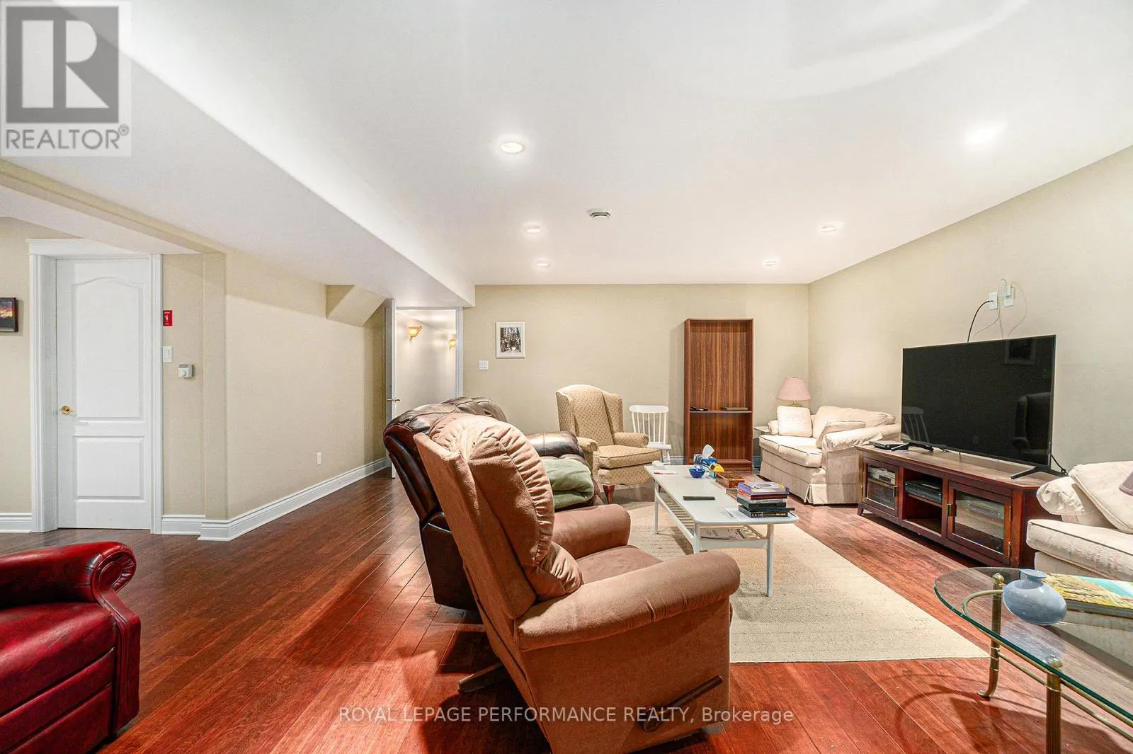 3285 BROADWAY AVENUE
