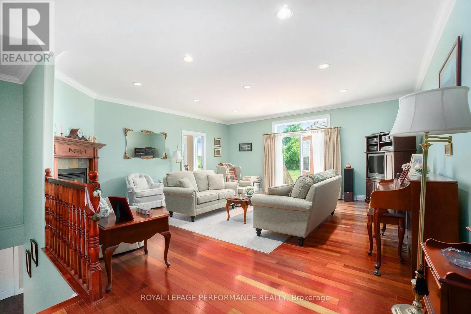 3285 BROADWAY AVENUE