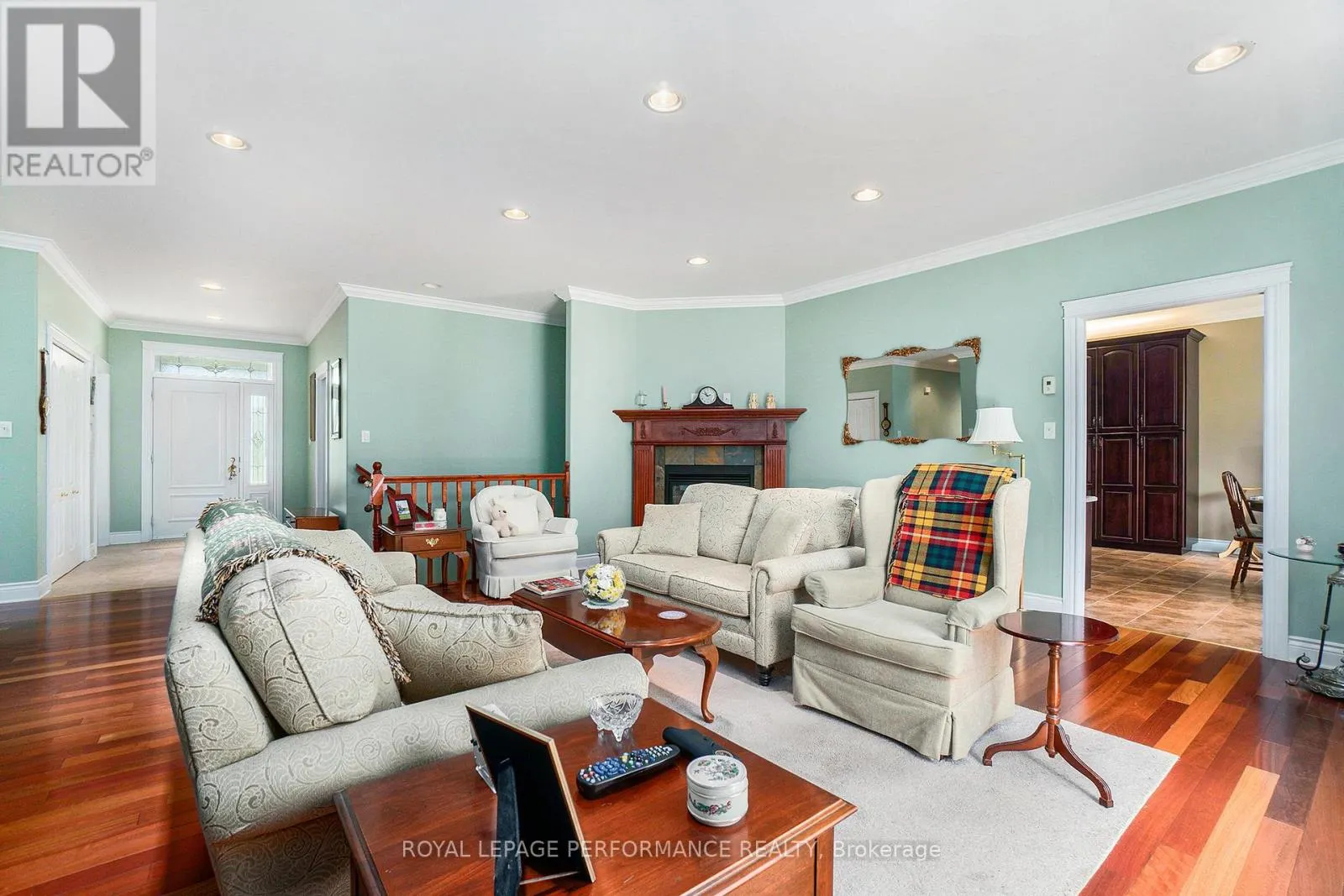 3285 BROADWAY AVENUE