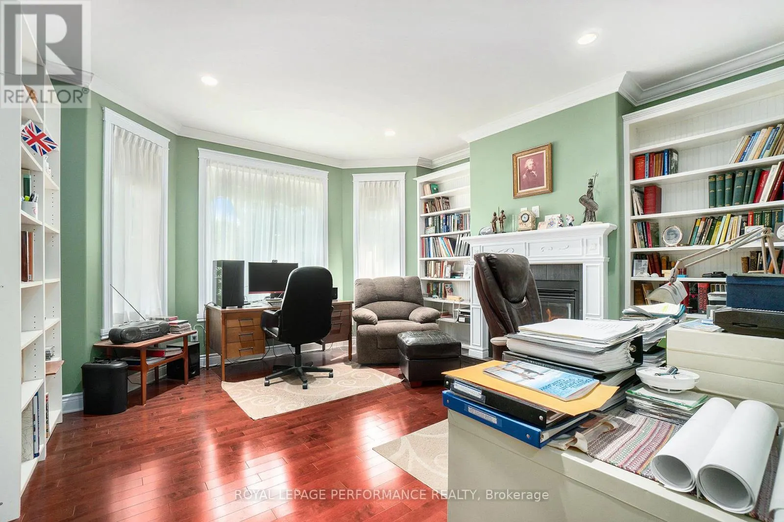 3285 BROADWAY AVENUE