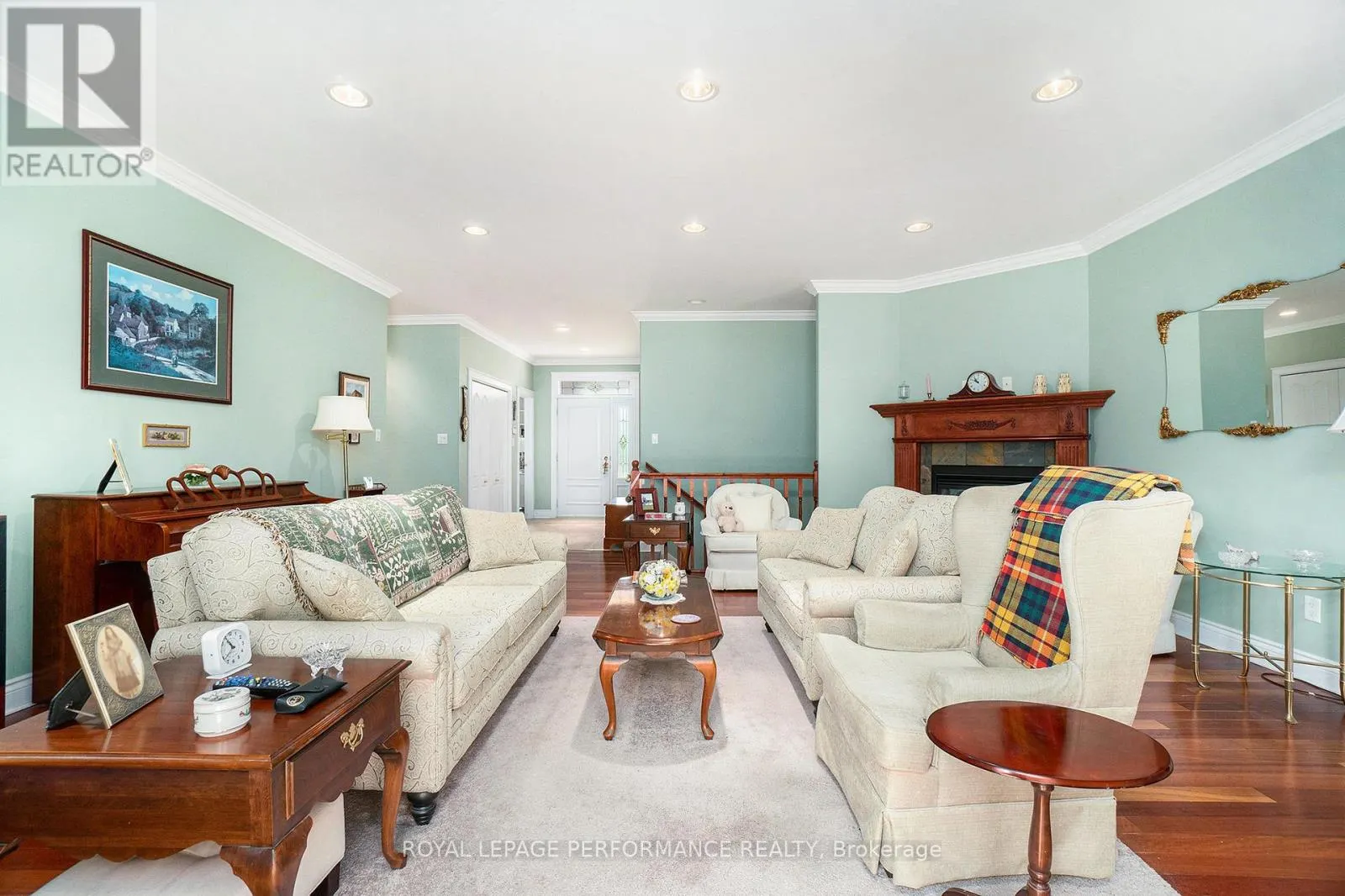 3285 BROADWAY AVENUE