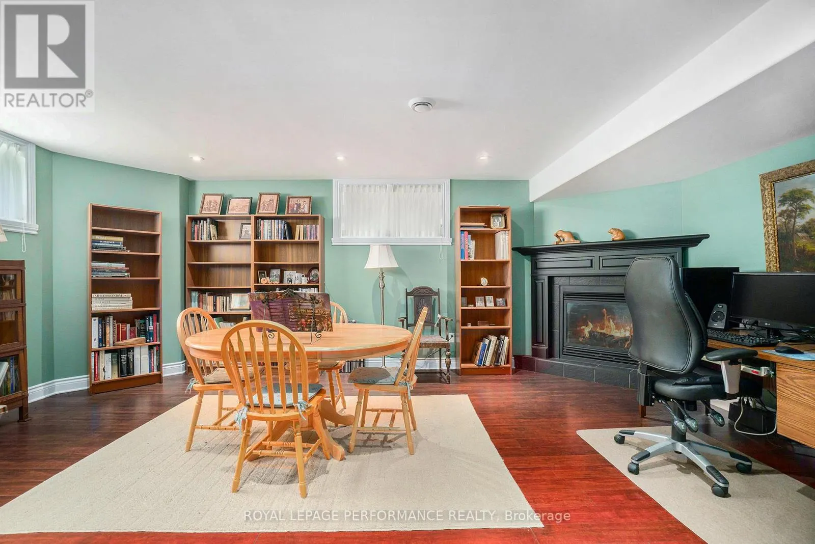 3285 BROADWAY AVENUE