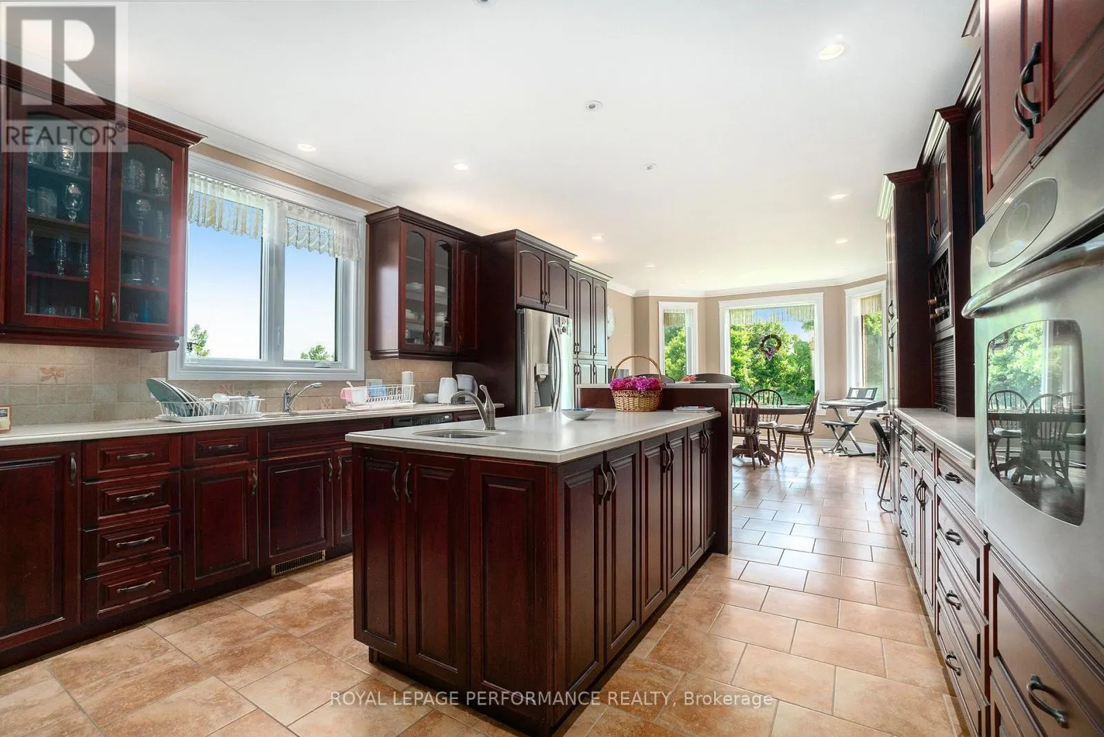 3285 BROADWAY AVENUE