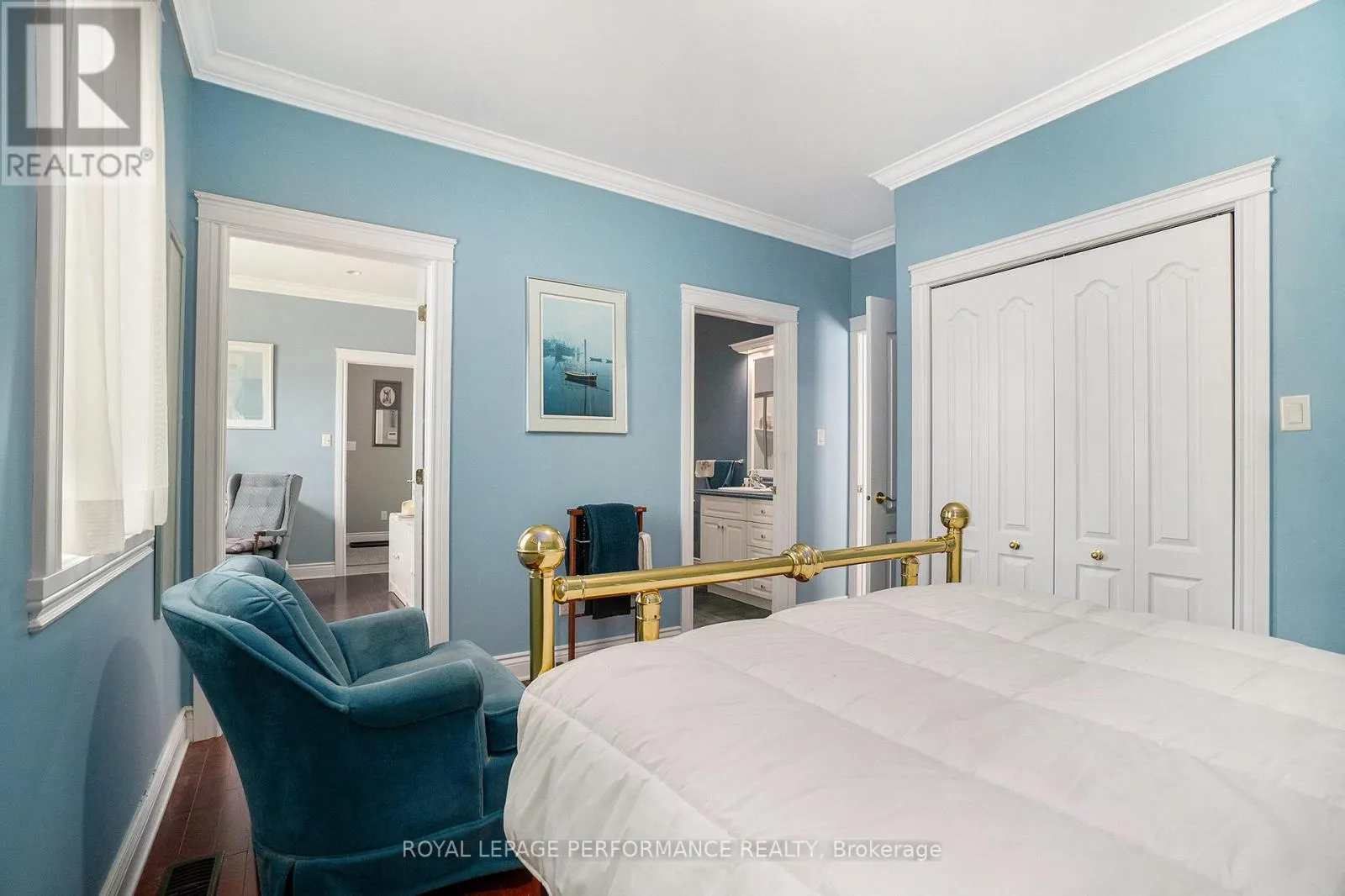 3285 BROADWAY AVENUE