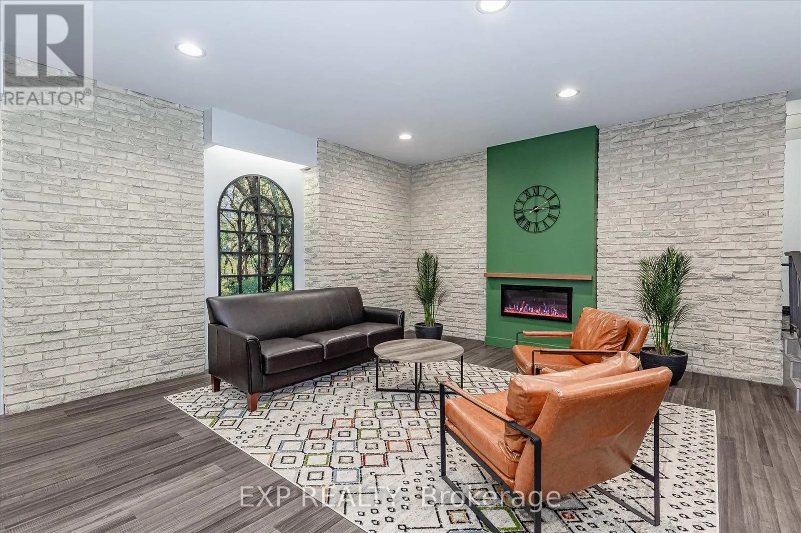301 - 93 WESTWOOD ROAD