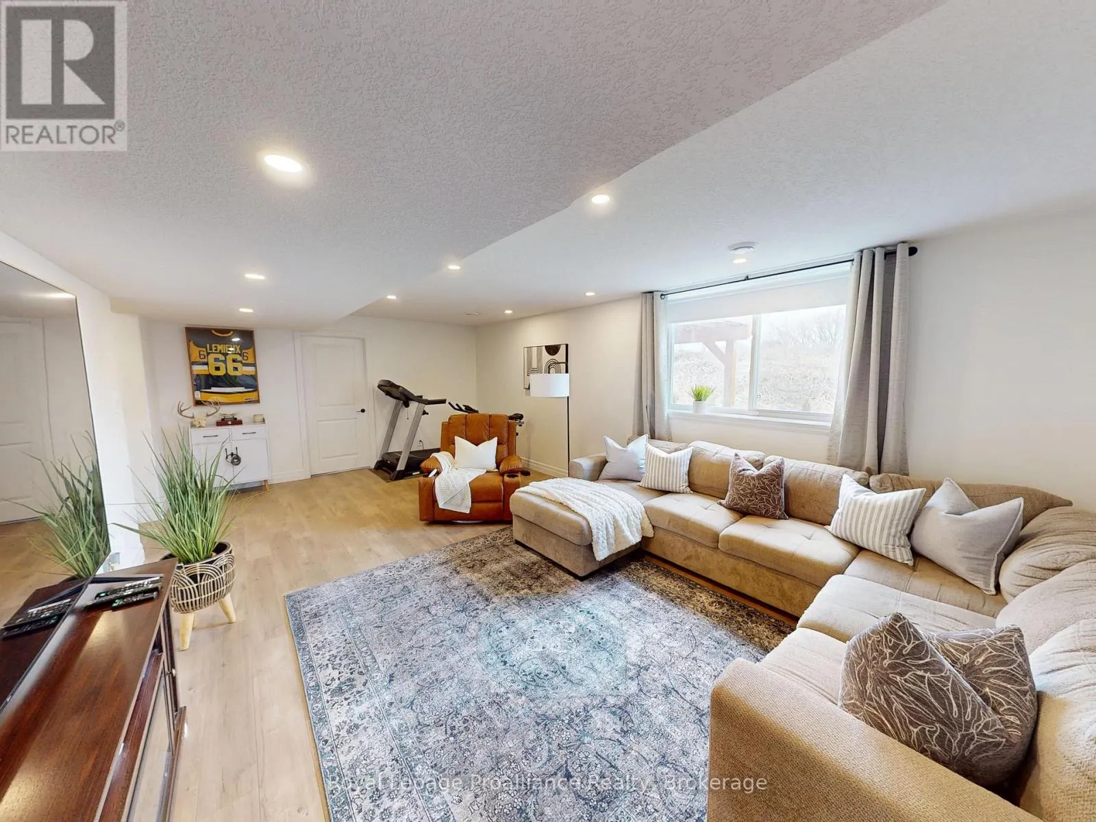 55 LANARK DRIVE
