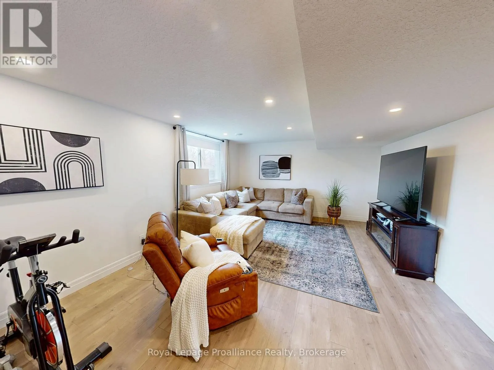 55 LANARK DRIVE