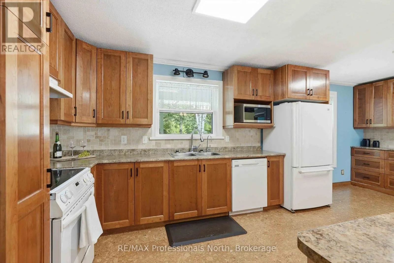 2593 BRUNEL ROAD