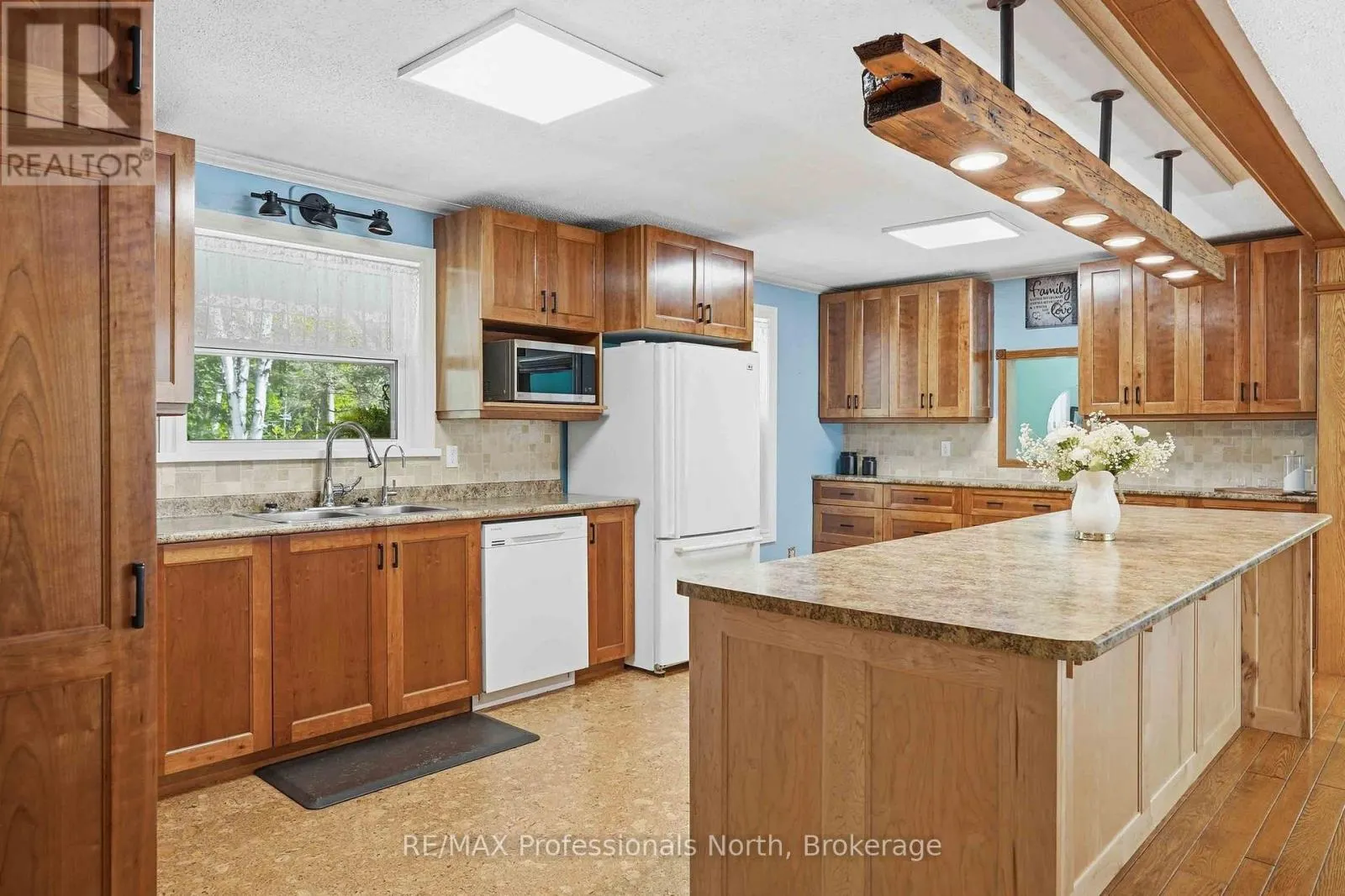2593 BRUNEL ROAD