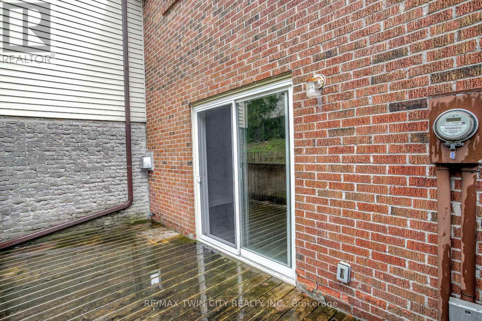25 - 162 JANSEN AVENUE