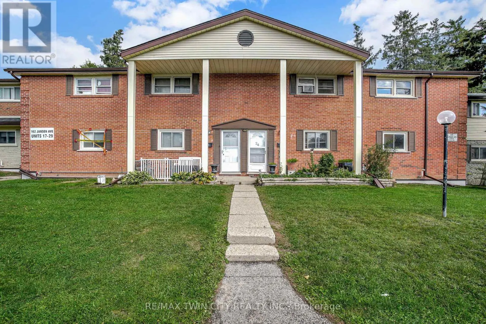25 - 162 JANSEN AVENUE