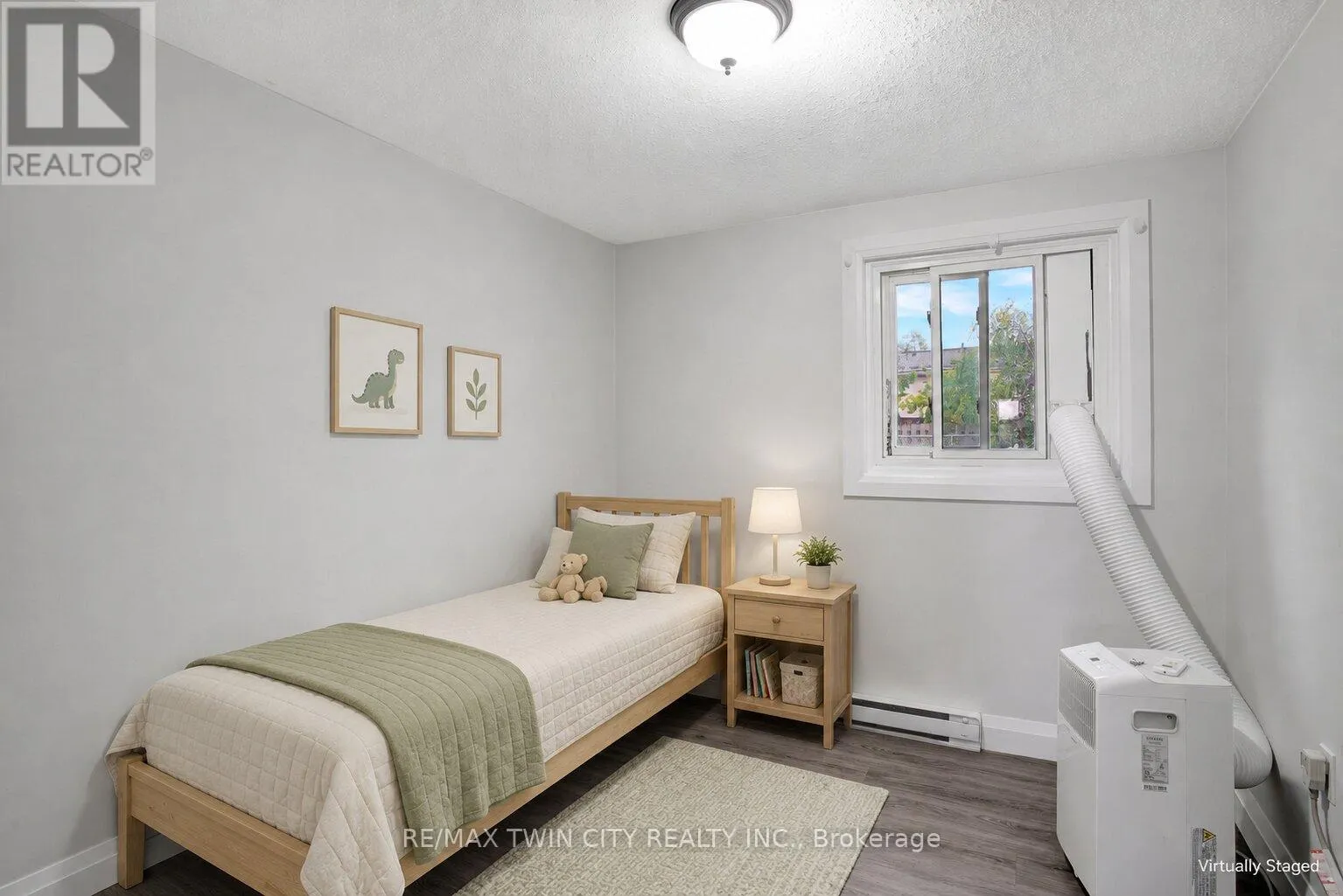 25 - 162 JANSEN AVENUE