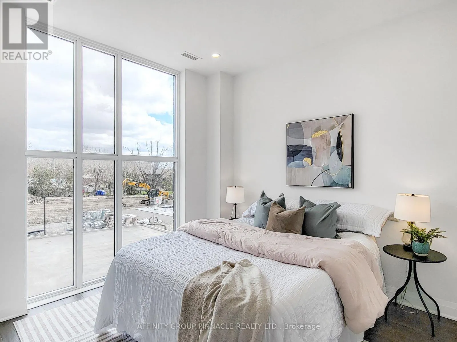 201 - 99 LOUISA STREET #201