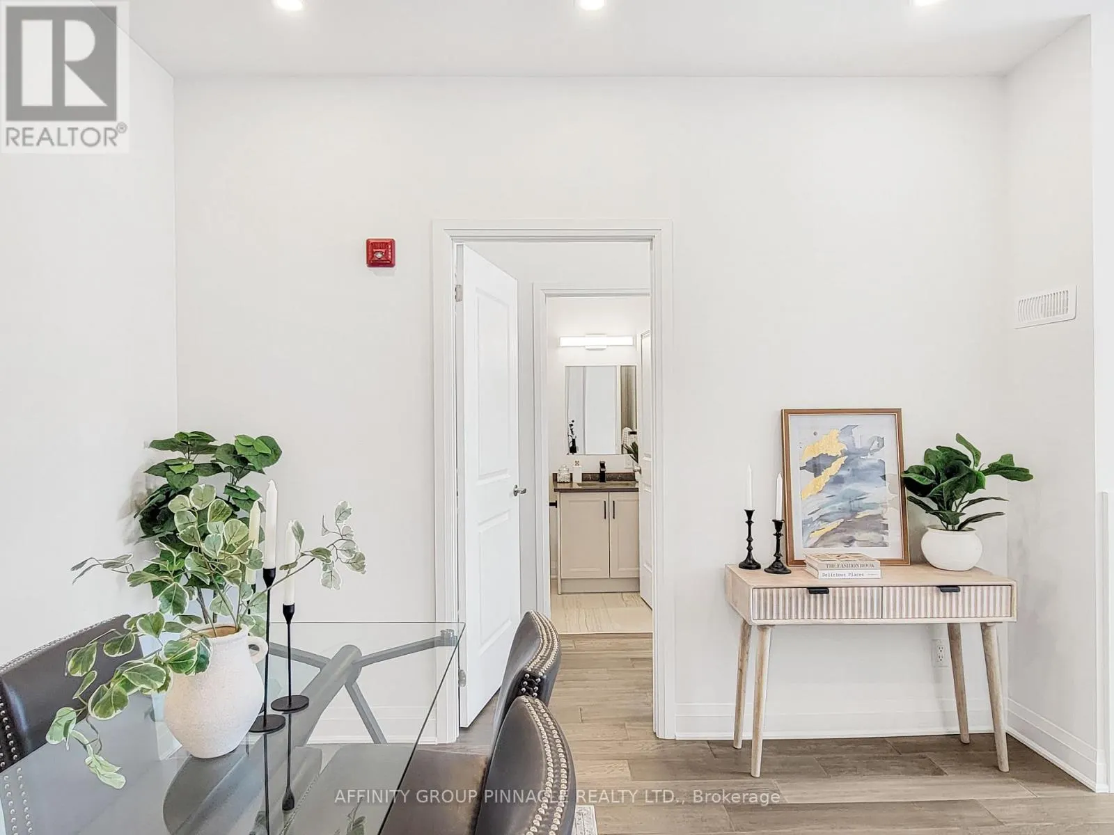 201 - 99 LOUISA STREET #201